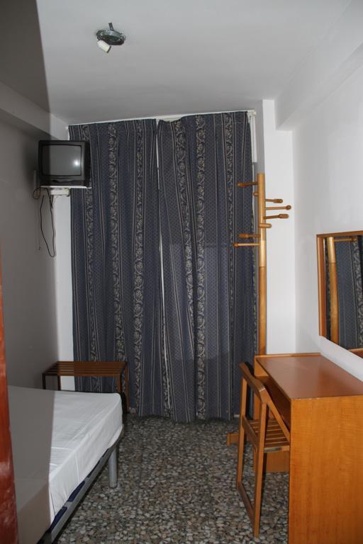 Hostal Mengual Gandia Exterior photo