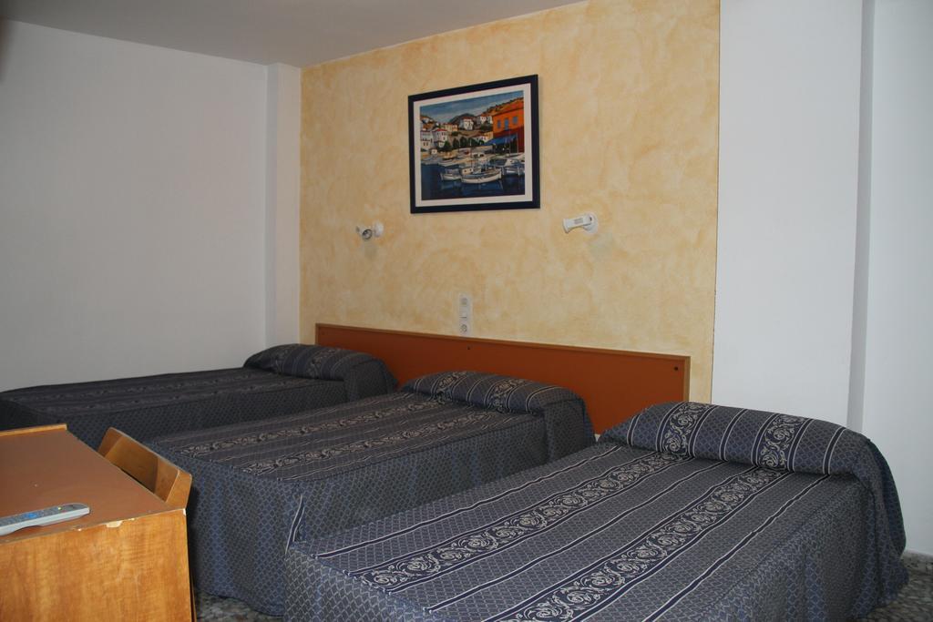 Hostal Mengual Gandia Exterior photo