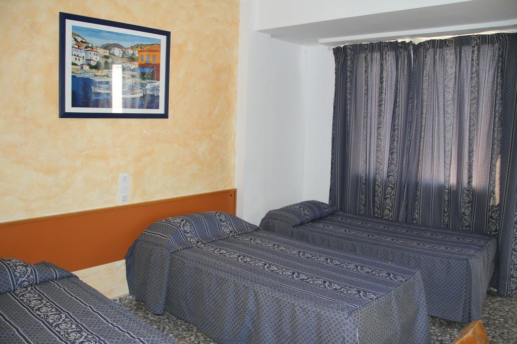 Hostal Mengual Gandia Exterior photo