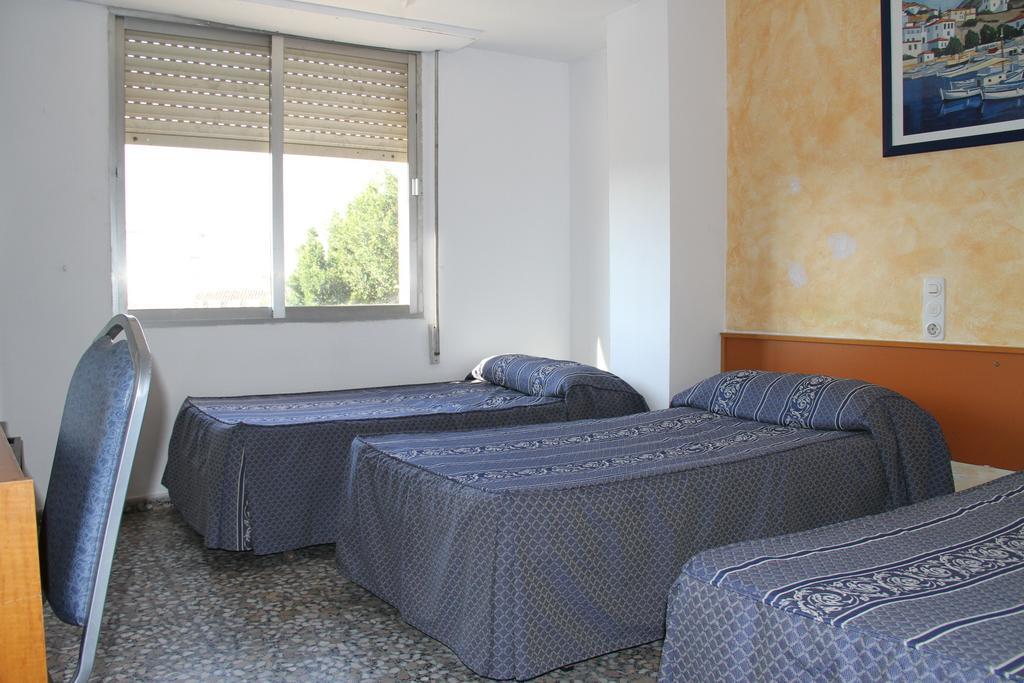 Hostal Mengual Gandia Room photo