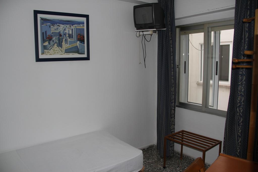 Hostal Mengual Gandia Room photo